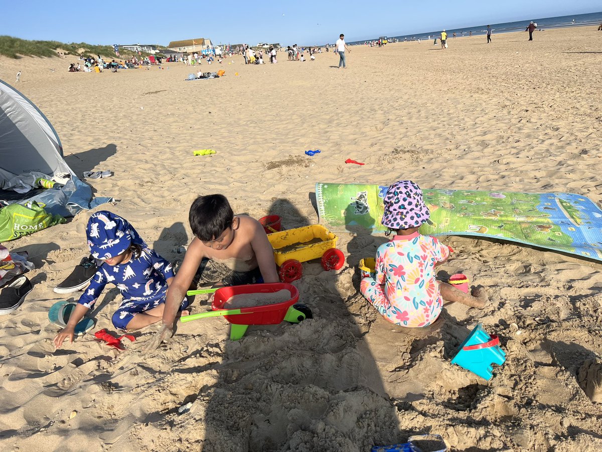 pritin14's tweet photo. Enjoying the lovely weather @VisitCamber @cambersandbeach 
#makingmemories https://t.co/DfilBhGplX