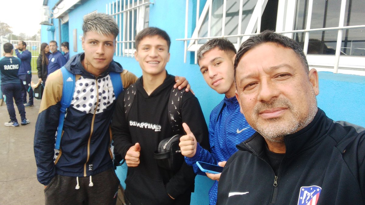 Con los chicos promovidos a primera bancando la jornada de juveniles!!