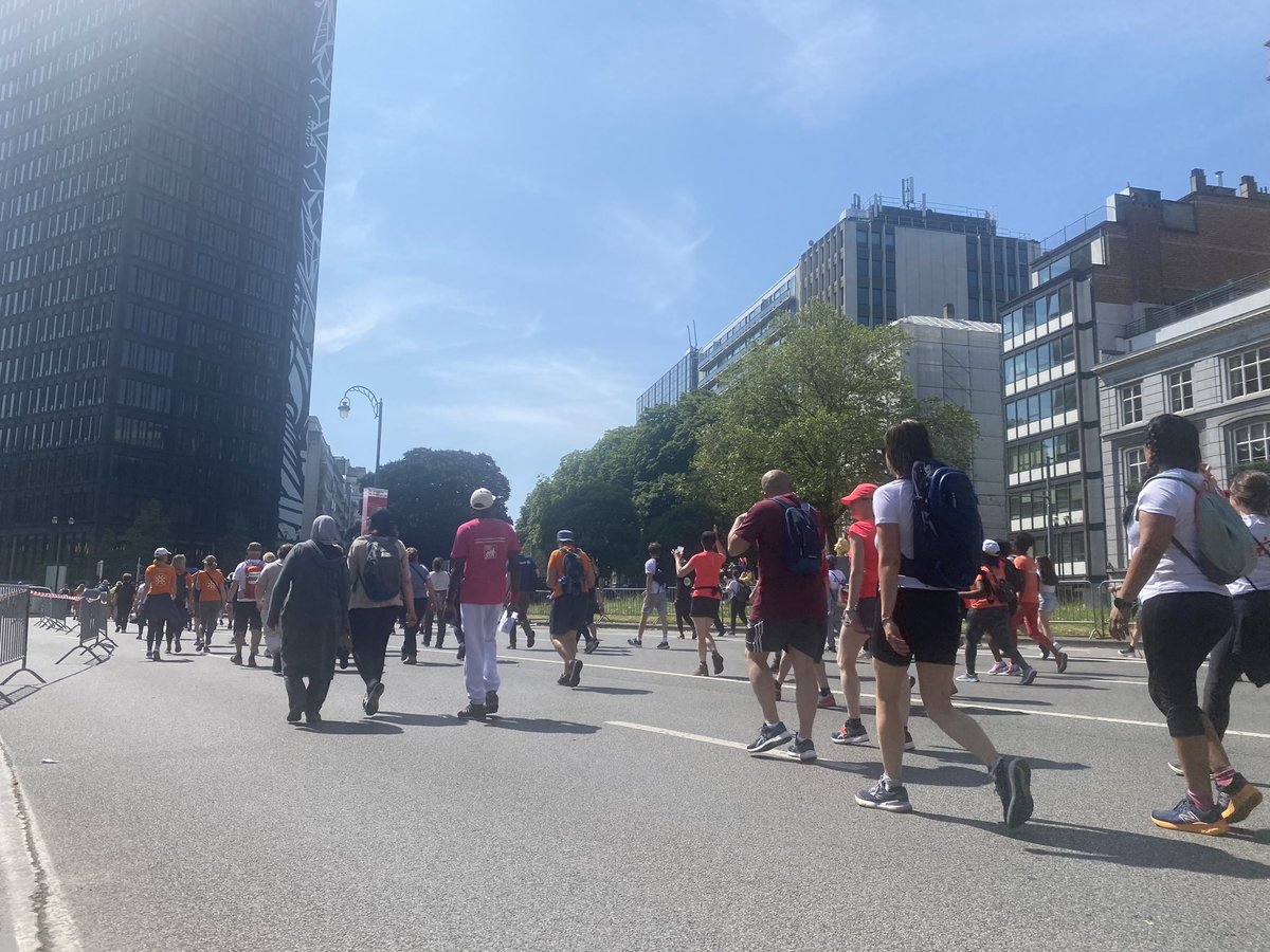 Bravo aux 40.000 participants des #20km de #Bruxelles, qu’ils soient en vélo, qu’ils courent ou qu’ils marchent, et surtout lorsqu’ils le font pour une cause, l’effort et l’endurance sont à souligner 🏃🏾🚶🏽‍♂️🚴🏻‍♂️🏅

#bxlove #20kmbruxelles