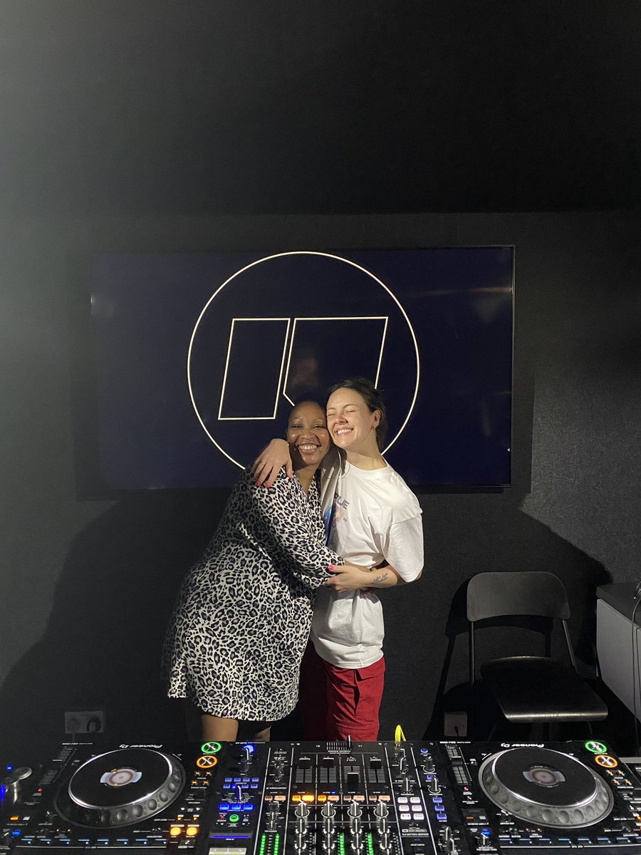 TheRealMzWalker's tweet photo. #SistahSouljahSunday👑❤️💛💚👑
.
.
.
Enjoyed every second of that! What a beauty you are #DaughtersOfFrank 🥰
Thank you for having me. @RinseFM 🤗
#GoodVibesOnly #MyLoveStory #OnAllDigitalPlatforms #VinylSoonCome😎 https://t.co/ML5usP1F03