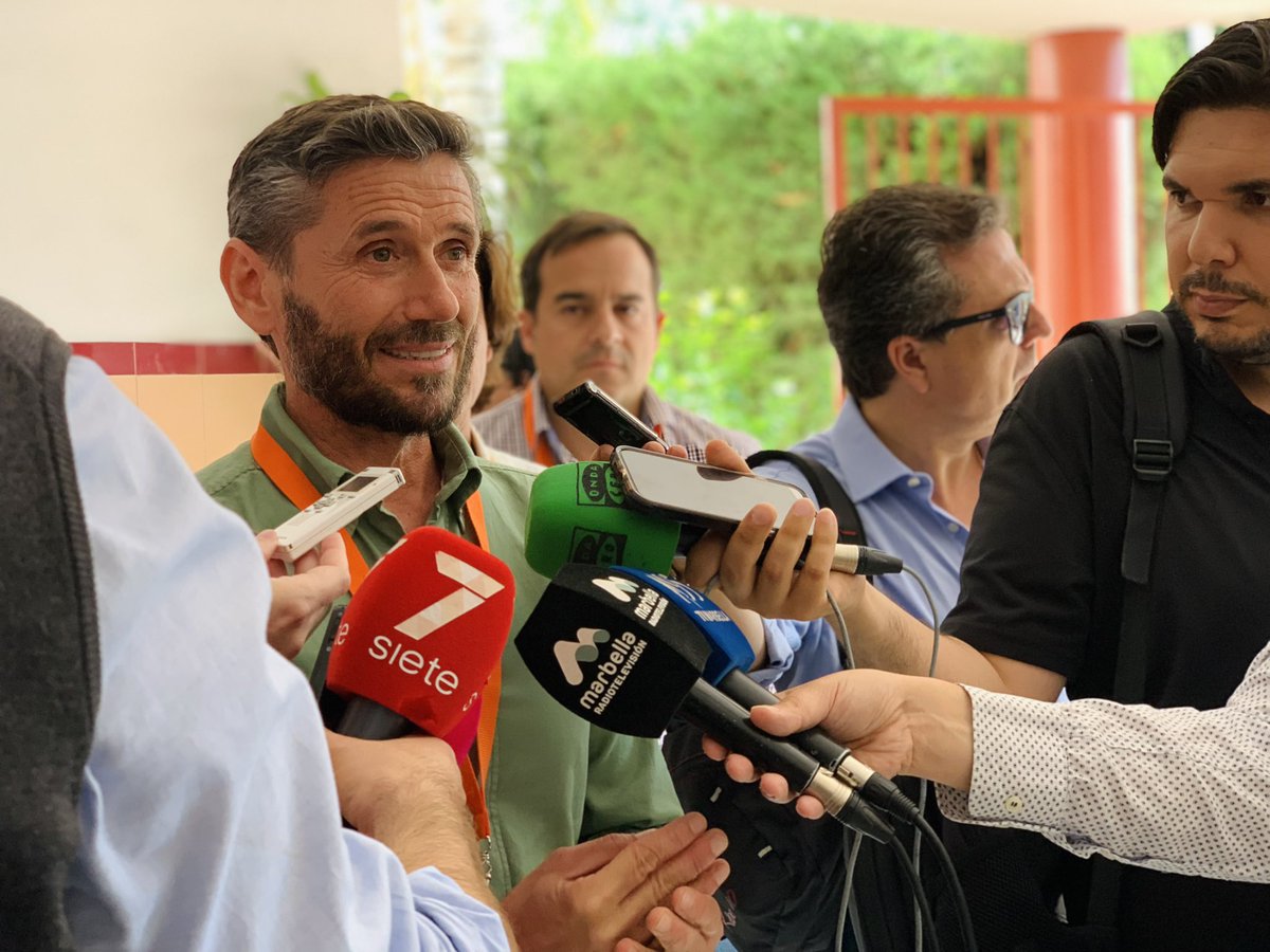 Cs_Marbella's tweet photo. 🟠 En su comparecencia ante los medios, @_AngelMora_ ha hecho un llamamiento a la participación este #28M y ha incidido en que será crucial para el futuro de #Marbella y #SanPedroAlcántara https://t.co/8M8r5ujwSD