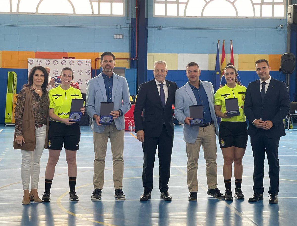 Orgulloso de que @andalucia_cta este también presente en la gran final del #CDECadeteBM Femenino. 

Felicidades <a href="/evasm18/">Eva Sánchez.</a>,  <a href="/martaa_27/">Marta</a> y @mcasadofer por esta designación tan merecida!!! 

<a href="/FAndaluzaBM/">Federación Andaluza de Balonmano</a> 
@andalucia_cta