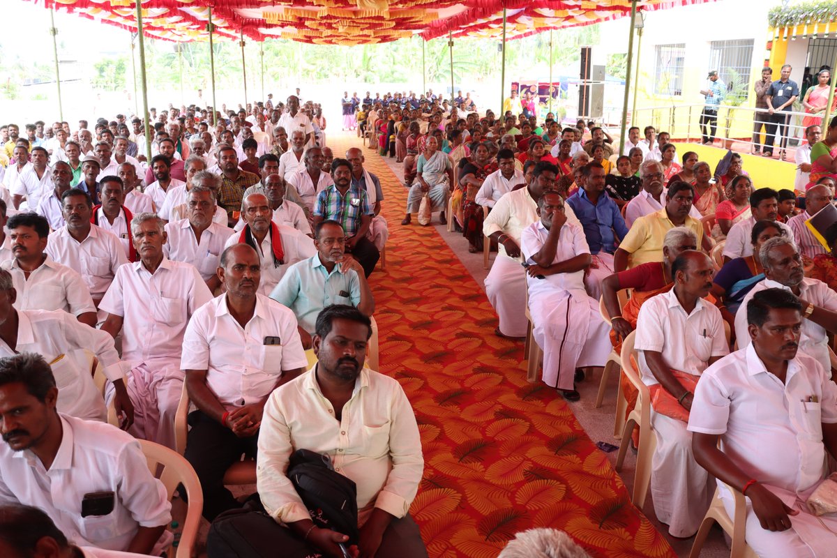 KN_NEHRU's tweet photo. மாண்புமிகு தமிழ்நாடு முதலமைச்சர் திரு.மு.க.ஸ்டாலின் அவர்களின் வழிகாட்டுதலின்படி,  நகராட்சி நிர்வாகம் மற்றும் குடிநீர் வழங்கல் துறையின் சார்பில் திண்டுக்கல் மாவட்டம், கன்னிவாடி பேரூராட்சியில் கலைஞர் நகர்புற மேம்பாட்டு திட்டத்தின் கீழ் ரூ.5.90 கோடி மதிப்பீட்டில் கட்டப்பட்டுள்ள புதிய பேருந்து நிலையம் திறப்பு விழா மற்றும் அம்ருத் 2.0 திட்டத்தின் கீழ் ரூ.53.55 கோடி மதிப்பீட்டில் சித்தையன் கோட்டை மற்றும் நிலக்கோட்டை பேரூராட்சிகளில் குடிநீர் திட்ட பணிகளுக்கு, மாண்புமிகு ஊரக வளர்ச்சித் துறை அமைச்சர் பெரியசாமி அவர்களுடன் இணைந்து அடிக்கல்நாட்டி தொடங்கிவைத்தேன். 

இந்நிகழ்ச்சியில் நாடாளுமன்ற உறுப்பினர், வேலுச்சாமி, சட்டமன்ற உறுப்பினர்கள் செந்தில்குமார், காந்தி ராஜன், மாநகராட்சி மேயர் இளமதி ஜோதி பிரகாஷ், துணை மேயர் ராஜப்பா, அரசு உயரதிகாரிகள், அரசு அலுவலர்கள், கழக நிர்வாகிகள் மற்றும் பொதுமக்கள் உள்ளிட்ட பலர் கலந்துகொண்டனர். 

#DMK | #MKStalin | #KNNehru | #Dindigul | #DravidianModel
