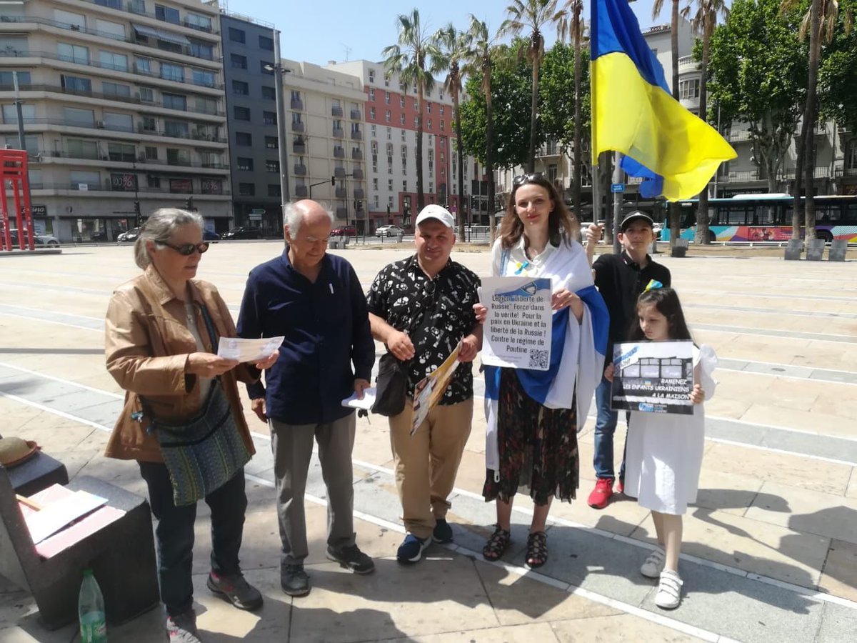 KovchegLive's tweet photo. 27th May, Perpignan, France
Russians living in Perpignan wemt out on a picket demanding support and protection for Ukrainian children and protesting against the war
#RussiansAgainstWar
#SaveChildrenFromPutinism https://t.co/p3h6Atpawp