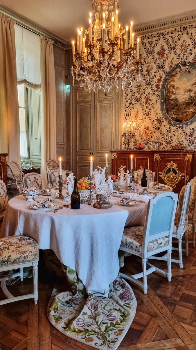 Buongiorno da Parigi🇫🇷!!
Ieri siamo stati al magnifico
👉Hôtel de la Marine!

Fino al 2015 è stato la sede dell’amministrazione della Marina francese ma soprattutto teatro di eventi storici!
Bellissimi i saloni di rappresentanza e gli appartamenti dell'intendant!
#ExploreFrance