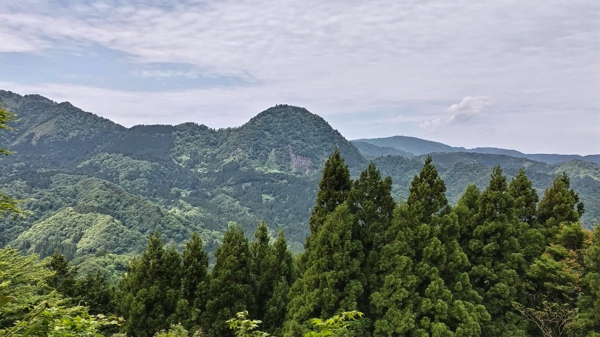 tama2848's tweet photo. 今日は八尾の夫婦山。
帰りは町なかをクルマで散策 https://t.co/8Mst6DRwHz