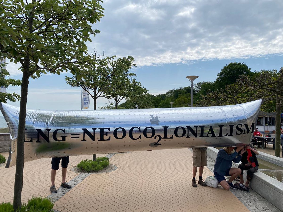 ende_gelande's tweet photo. Diversity of tactics &amp; actions #AllAgainstLNG in Ruegen and beyond!

United we stand against neoCO2lonial #FossilCapital - #GasIsOver !

 #Rueg2805 https://t.co/jPaK0dCAcn