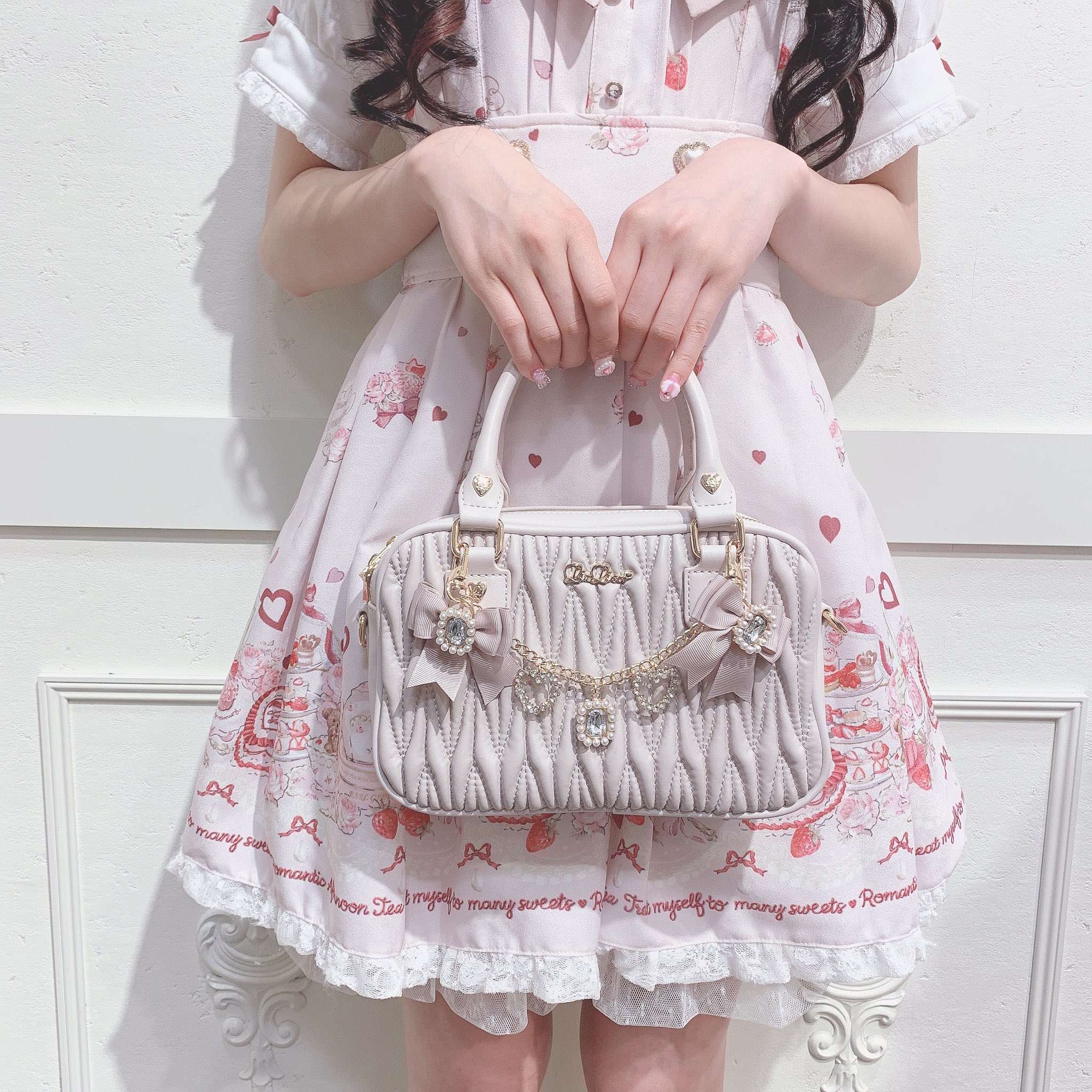リズリサ キルティングリボンチャームポシェット ショルダー リズリサ キルティングリボンチャームポシェット ショルダー