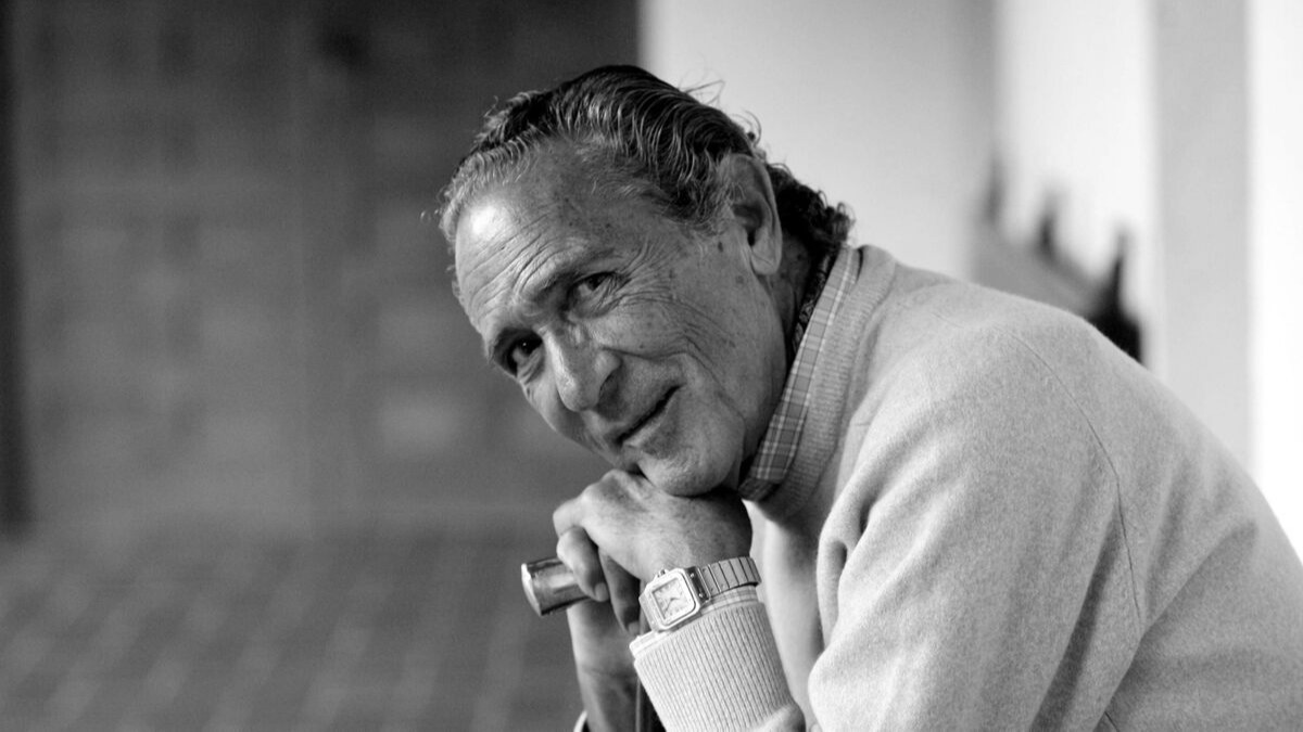 Lamentamos comunicar que hoy ha fallecido nuestro querido autor y amigo Antonio Gala, uno de los escritores más destacados de la literatura española. 

Siempre lo recordaremos por su legado literario y por su apoyo a los jóvenes creadores. Hasta siempre, Antonio.
