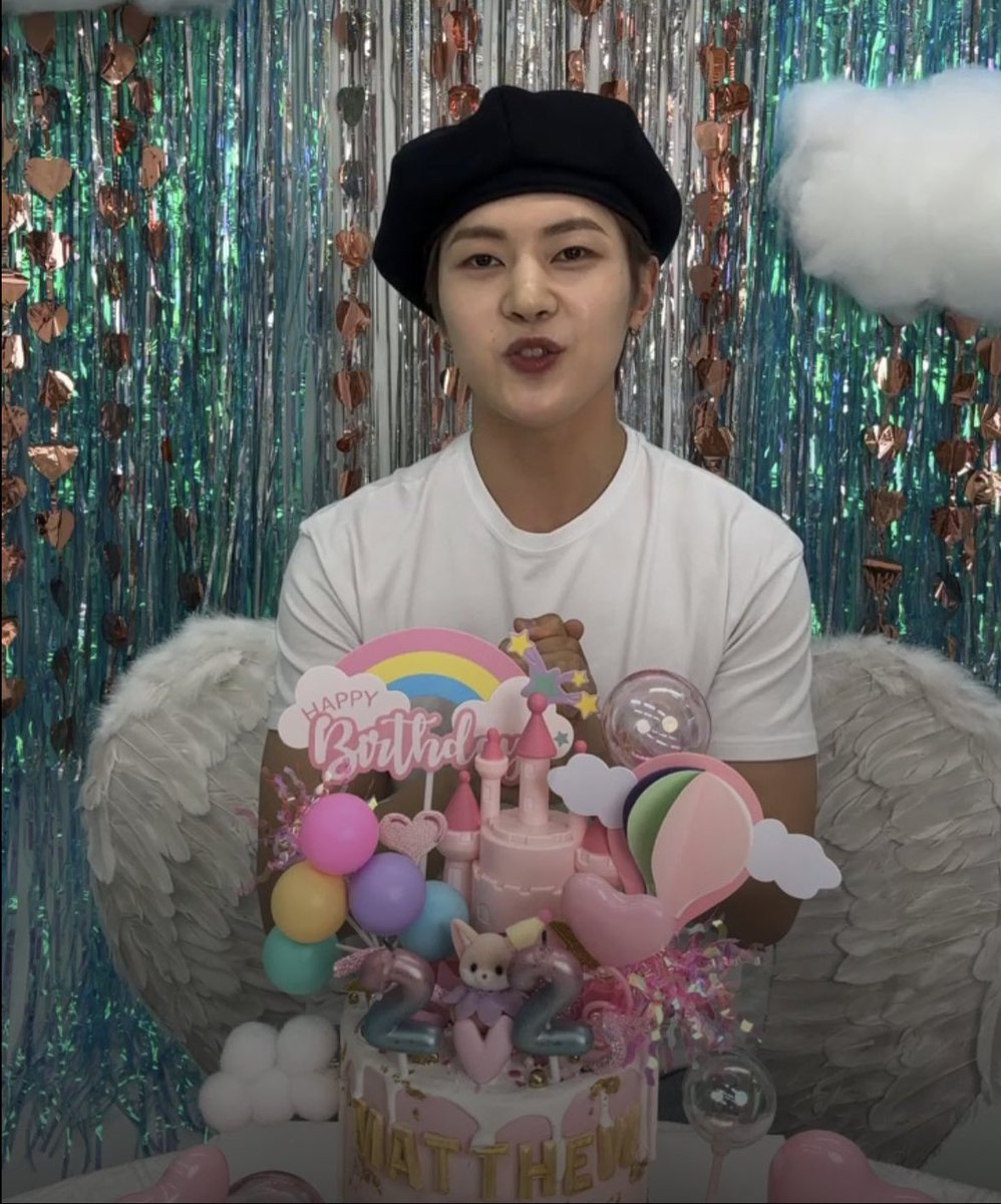 ZB1MSEOK's tweet photo. What do you think about my bday cake? Its cute? https://t.co/ppTllTeCXt