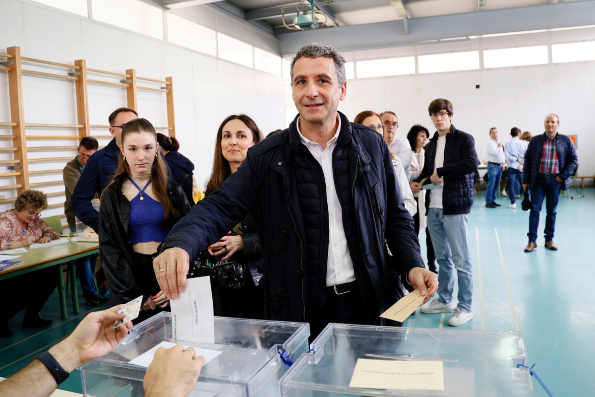 🧡 Hoy es un día extraordinario para votar y decidir juntos el #futuro que queremos para #Toledo y #CastillaLaMancha 

🤍 Mi gratitud y reconocimiento a todos los que lo hacéis posible ¡Feliz domingo!