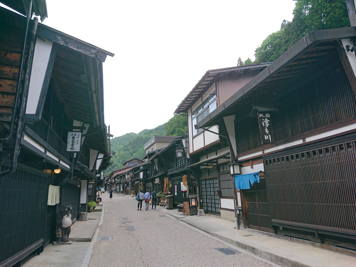 来週から雨マーク続き。。。関東は梅雨入り？
ということで、梅雨入り前の最後のロングツーリングで奈良井宿へ！
古い街並み、見応えがありました👍