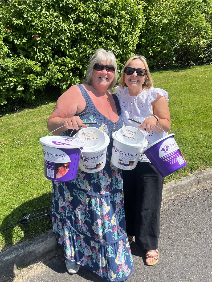 Handing over the buckets from our charity walk to Wendy (founder of the Jon shaw foundation) 🥁🥁🥁🥁.. Raised a whopping £3578.15 🙌💜 #Epilepsyawareness #21milesforbella #SUDEP #Childloss #Feelinggrateful