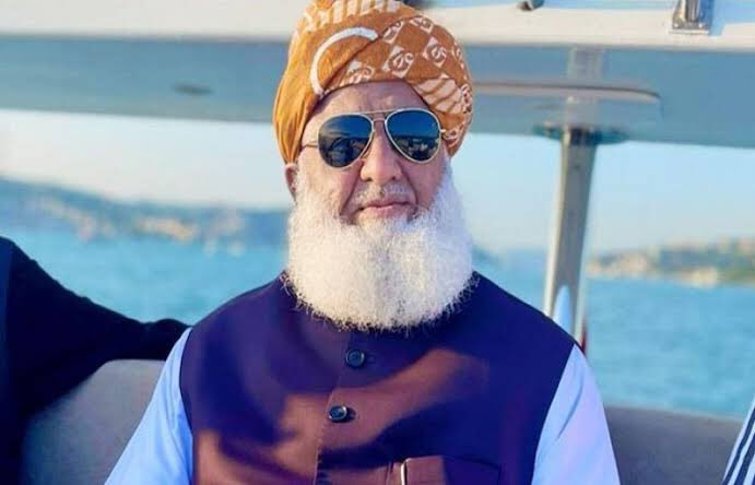 khybereena's tweet photo. سنا ھے مولانا صاب تھائ لینڈ گئے ھیں

تھائ لینڈ میں مساج کے علاوہ کیا مشہور ھے؟ https://t.co/yCyemmd3Yh
