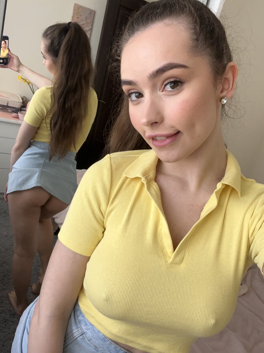 CamGirls2x's tweet photo. Would you meet me after work for a quicky? https://t.co/BDLyI9fYlU