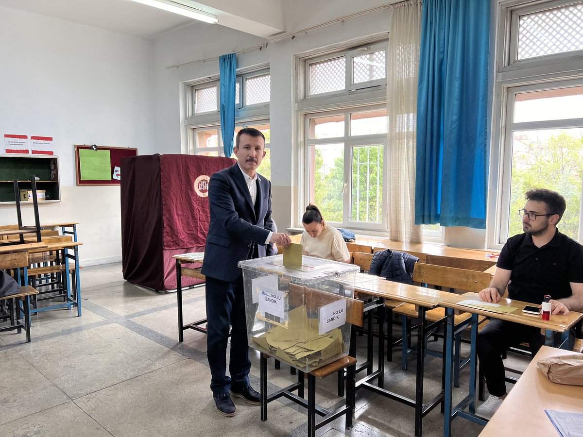 asimbalci's tweet photo. Cebeci Ortaokulu’nda Türkiye Yüzyılı için oyumuzu kullandık. Ülkemize ve milletimize hayırlı olsun 🇹🇷 https://t.co/RQxCLTCBrb
