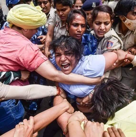 #fearwomen #WrestlerProtest #shameBJPgovt #Arrestbrijbhushannow @BajrangPunia @Phogat_Vinesh @SakshiMalik