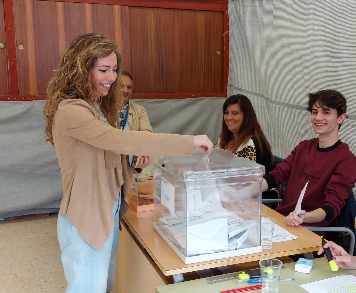 Hoy voto orgullosa a @Hector_Illueca_, Unides Podem, para revalidar el gobierno progresista de la Comunitat Valenciana. Por la gente trabajadora, por los jóvenes, por las mujeres y tantos valencianos valientes que se atreven a denunciar la desigualdad que generan los poderosos 💜