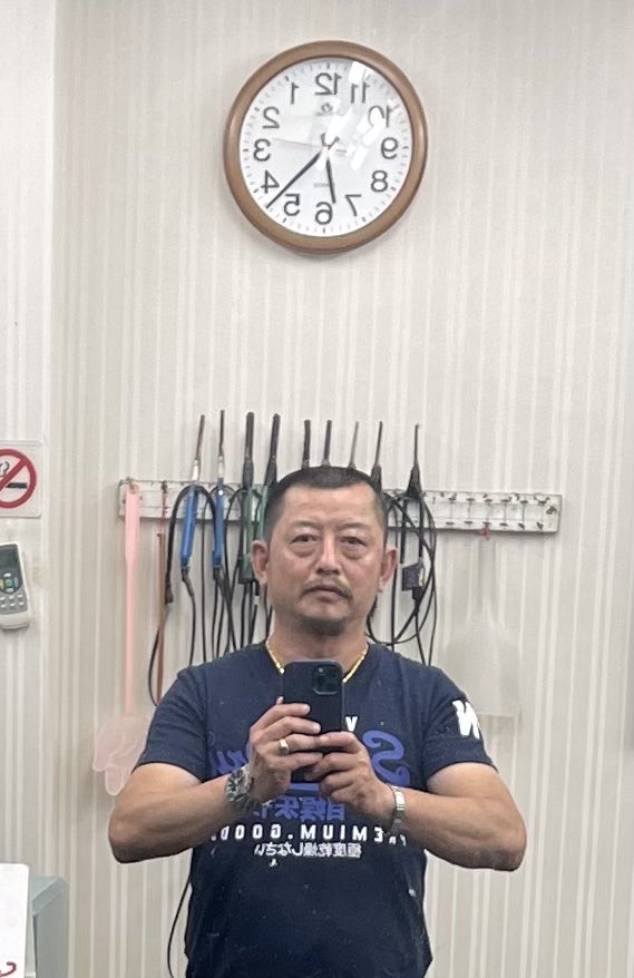 TedTC3's tweet photo. 天氣熱。剪頭髮 https://t.co/jXFSVKMkvA