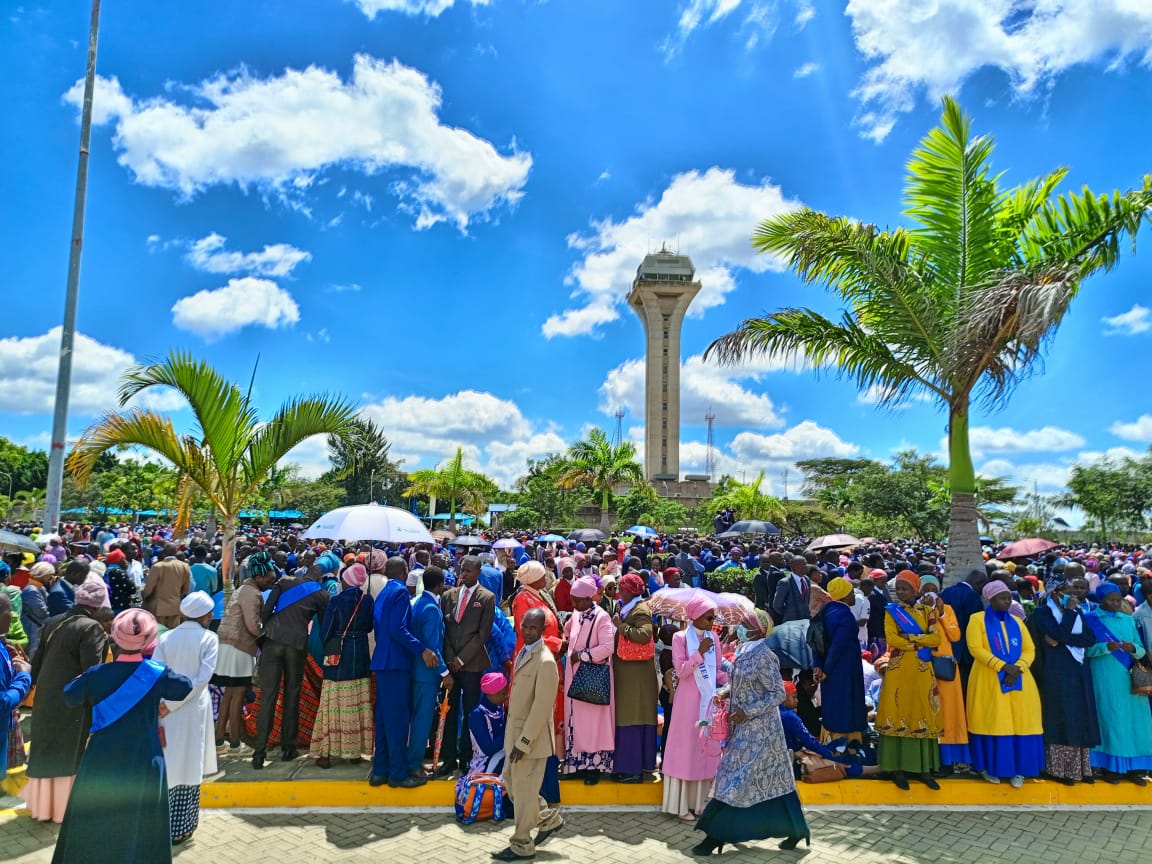 Huge crowd  at JKIA to welcome  the TWO ENVOYS OF GOD YAHWEH #AccomplishedBrazilMission*