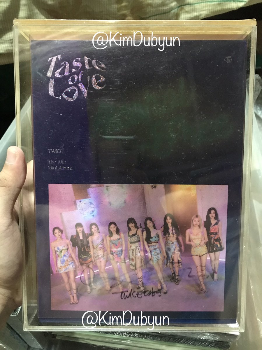 KimDubyun's tweet photo. WTS LFB PH

📌 Twice Dahyun Taste of Love Fallen Signed
-Official and onhand
-All inclusions inside with photocards
-With acrylic case

PHP3,500

MOP: GCASH/BPI
MOD: lalamove/grab

Location: Parañaque

DM me for inquiries https://t.co/eAVOFtzOAN