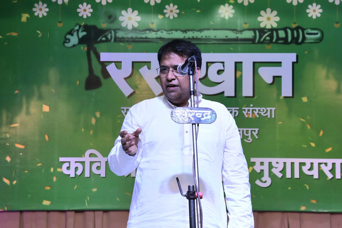 Zeeshan16898343's tweet photo. तूने कुछ ऐसी पिला दी है पिलाने वाले 
होश वाले भी नहीं, होश में आने वाले 
© Zeeshan Niazi https://t.co/QPzdBIrsRb