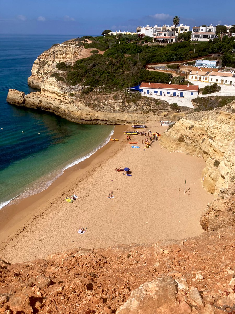 On a fait une superbe balade hier à Praia Benagil ! Les couleurs étaient incroyables 🌞 #portimão