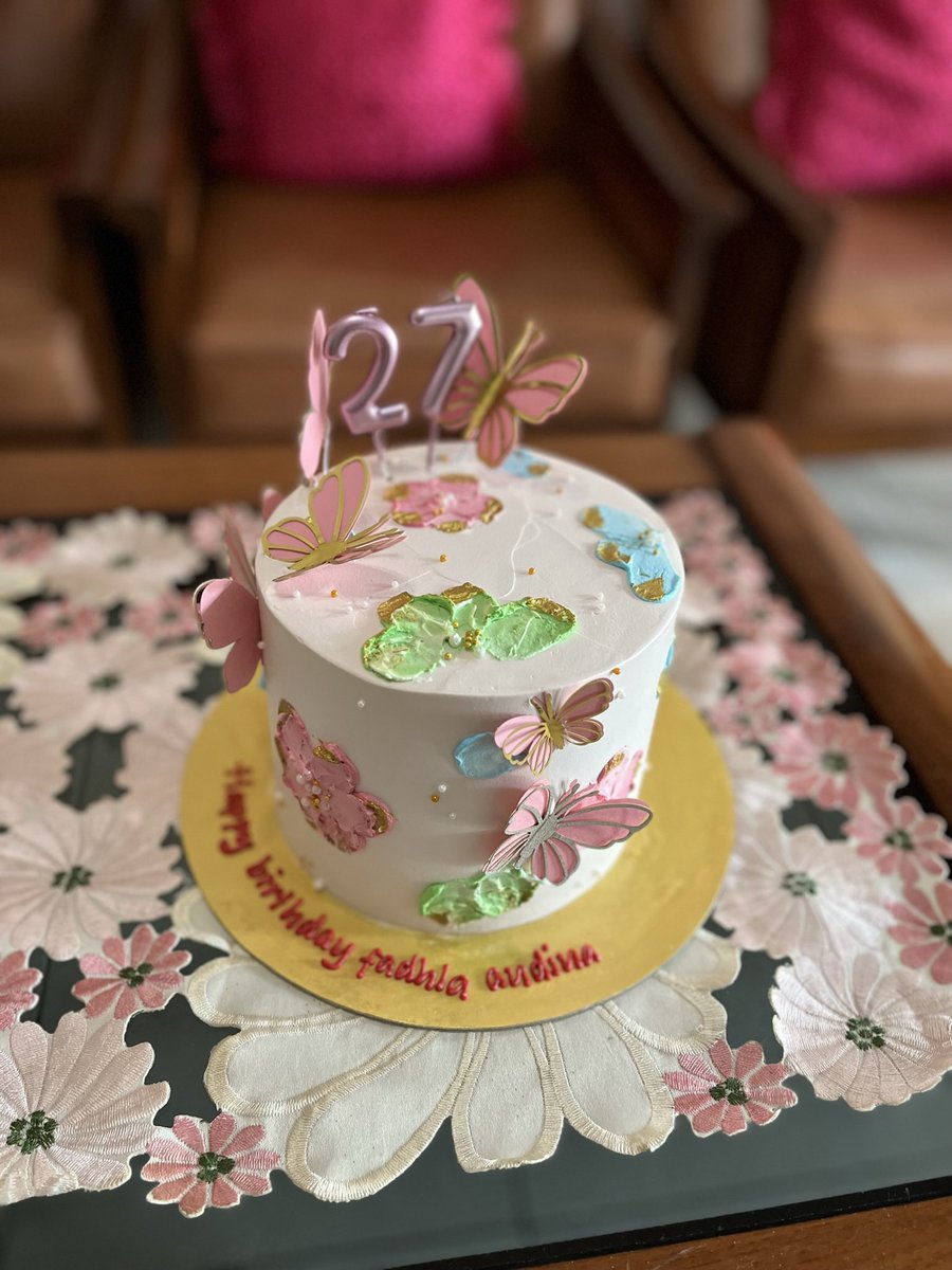 FadhlaA's tweet photo. Happy Birthday to me 🥳🎂🎊🎉 https://t.co/U6vrpxUEBs
