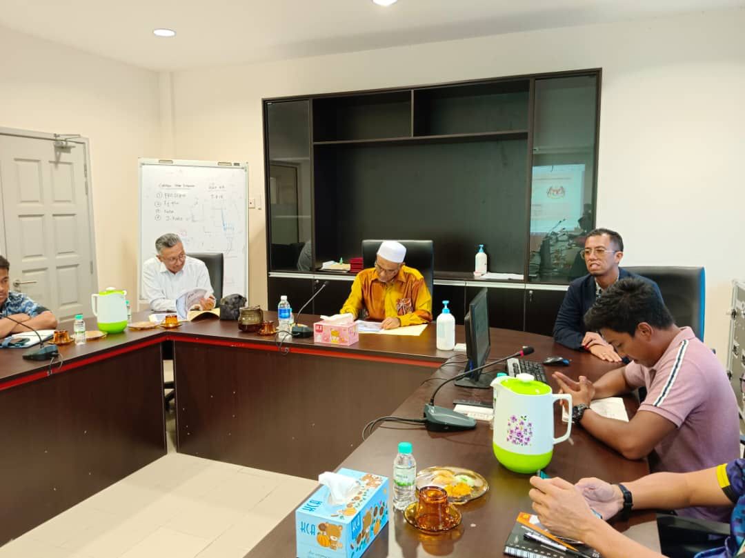 25.05.2023:
Lawatan Teknikal oleh Ir Hj Zulkifli B Abdul Rashad Pengarah Kanan, Caw Kej Mekanikal, Ir. Suhaili B Mansor &amp; Pengarah Rekabentuk, Caw Kej Mekanikal dan HODT Mekanikal.Sesi lawatan ini bagi memantau kerja Menaiktaraf BFI Di PU Subang.
<a href="/csfbjkr/">CSFB JKR</a> <a href="/JKRSelangor/">JKR Selangor</a> <a href="/Ir_faDZli/">faDZli</a>