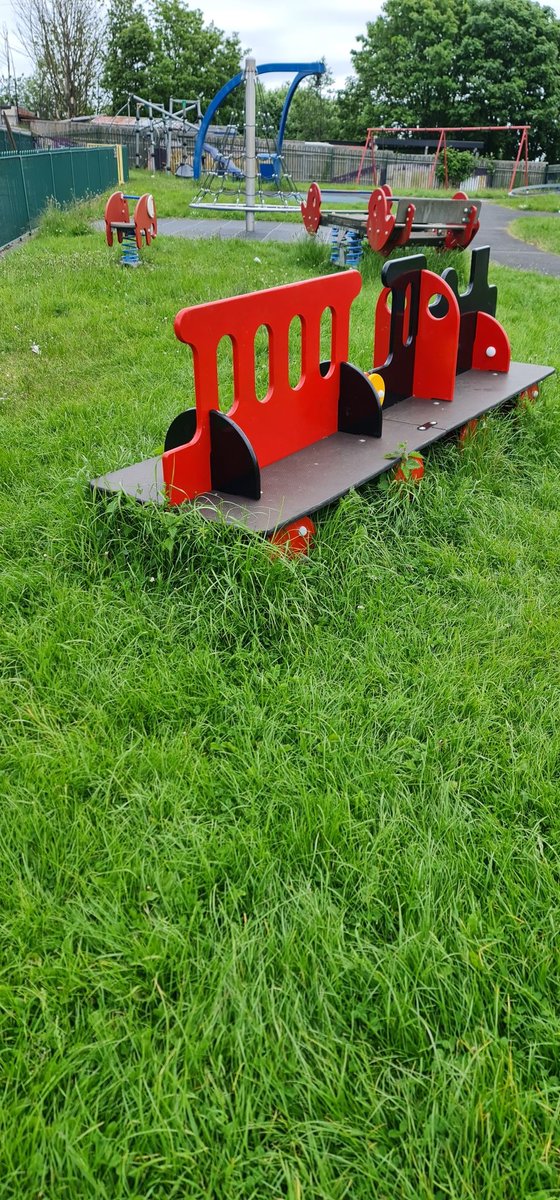 ChineseAl93's tweet photo. @NTCouncilTeam do you know when east Howden Park is next due a grass cut? It's looking very over grown. I bet if I went to whitleybay Park they would be just fine. https://t.co/ffZxdDRLuo
