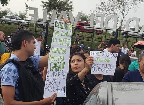 HabilitadosYa's tweet photo. @DanielMQuinter2 @SuerezJaimes @pjaz949 @NoticiasRCN @septimodia @ClaraLuzRoldan @CamacolColombia @GHerreraCas @normahurtados @BluRadioCo @lafm @TPNoticias_ @WRadioColombia @Minvivienda @DefensoriaCol @EnterateCali Es publicidad engañosa lo que le dijeron a las Miles de familias, y por si no sabe eso es también un delito @constructorabolivar debe responder por las viviendas de las 👨‍👩‍👧‍👧 la gente no se va a quedar quieta viendo cómo sus sueños se desvanecen, no es más! ABUSIVOS! @normahurtados https://t.co/a04FX5U5dA