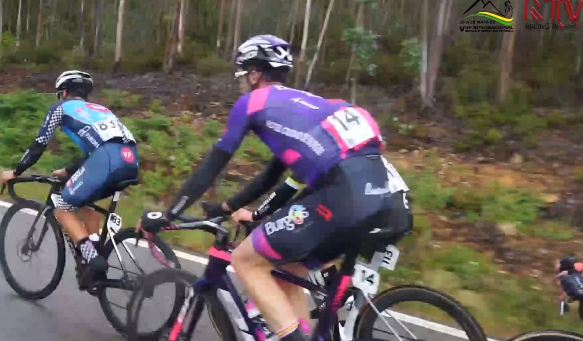 #GPBeiras #GPBeiraseSerradaEstrela 🇵🇹

🔥 <a href="/oka_ander/">Ander Okamika</a> entra en una escapada de cinco ciclistas y es el líder virtual de la carrera

🏁 145 km a meta ↔️ 1:10 de ventaja