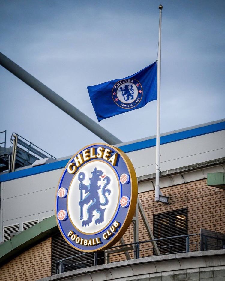 TheChelseaForum's tweet photo. RETWEET TO KEEP THE BLUE FLAG FLYING HIGH ON TWITTER 🔵⚪️ https://t.co/KzQwuxFpLz