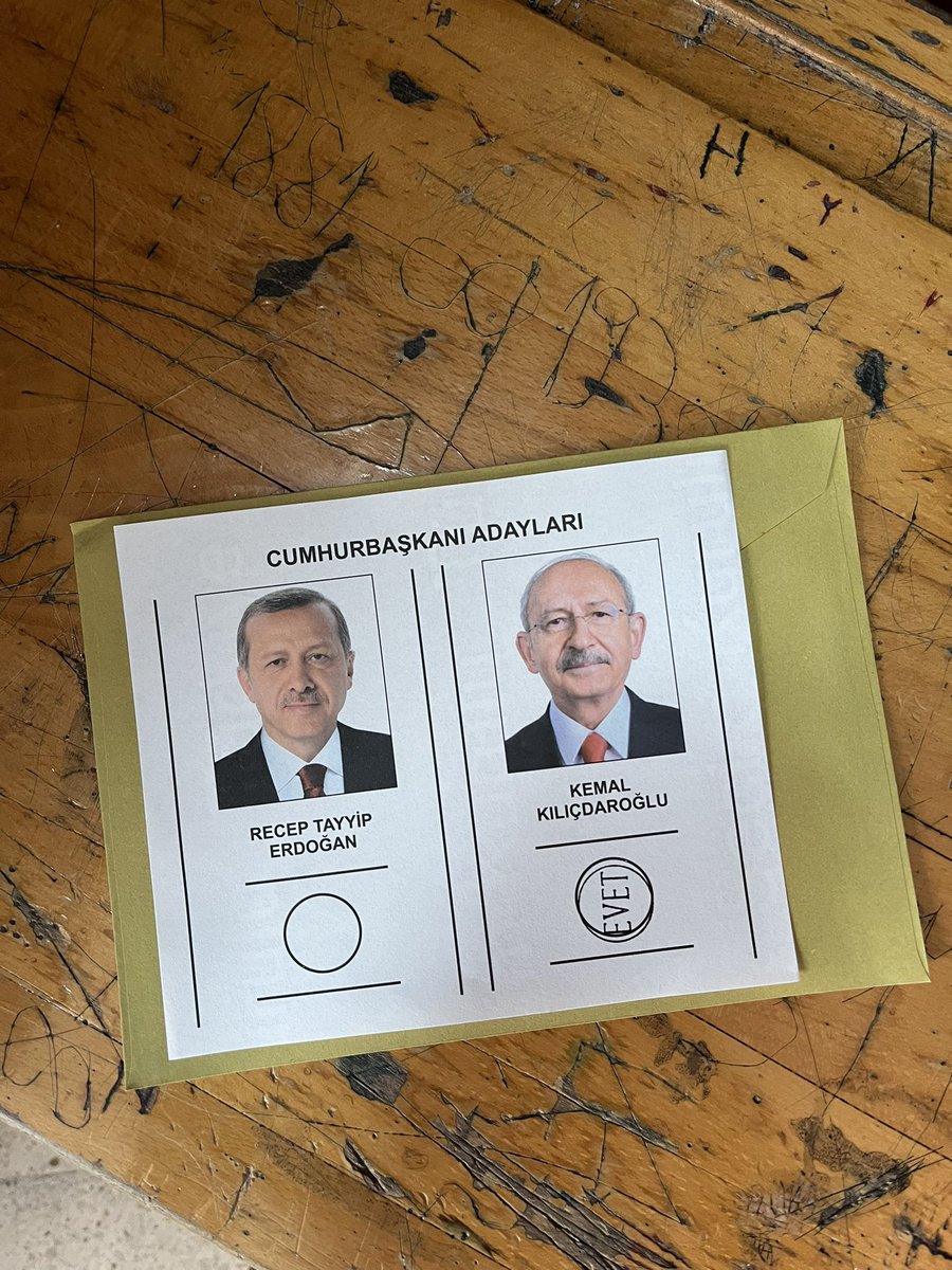 Bir Depremzede kardeşimizden mesaj var. 

Ben İskenderunlu bir depremzedeyim. İlk turda da ikinci turda da Antalya’dan İskenderun’a geldim. Son param dahi olsa geleceğim dedim ve geldim. Ben önce kendim için, geleceğim için, ülkem için görevimi yerine getirdim. Oy verin bu hayat