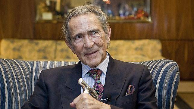 "La felicidad es darse cuenta que nada es demasiado importante".
Antonio Gala
#Fuedicho
#Inmemoriam