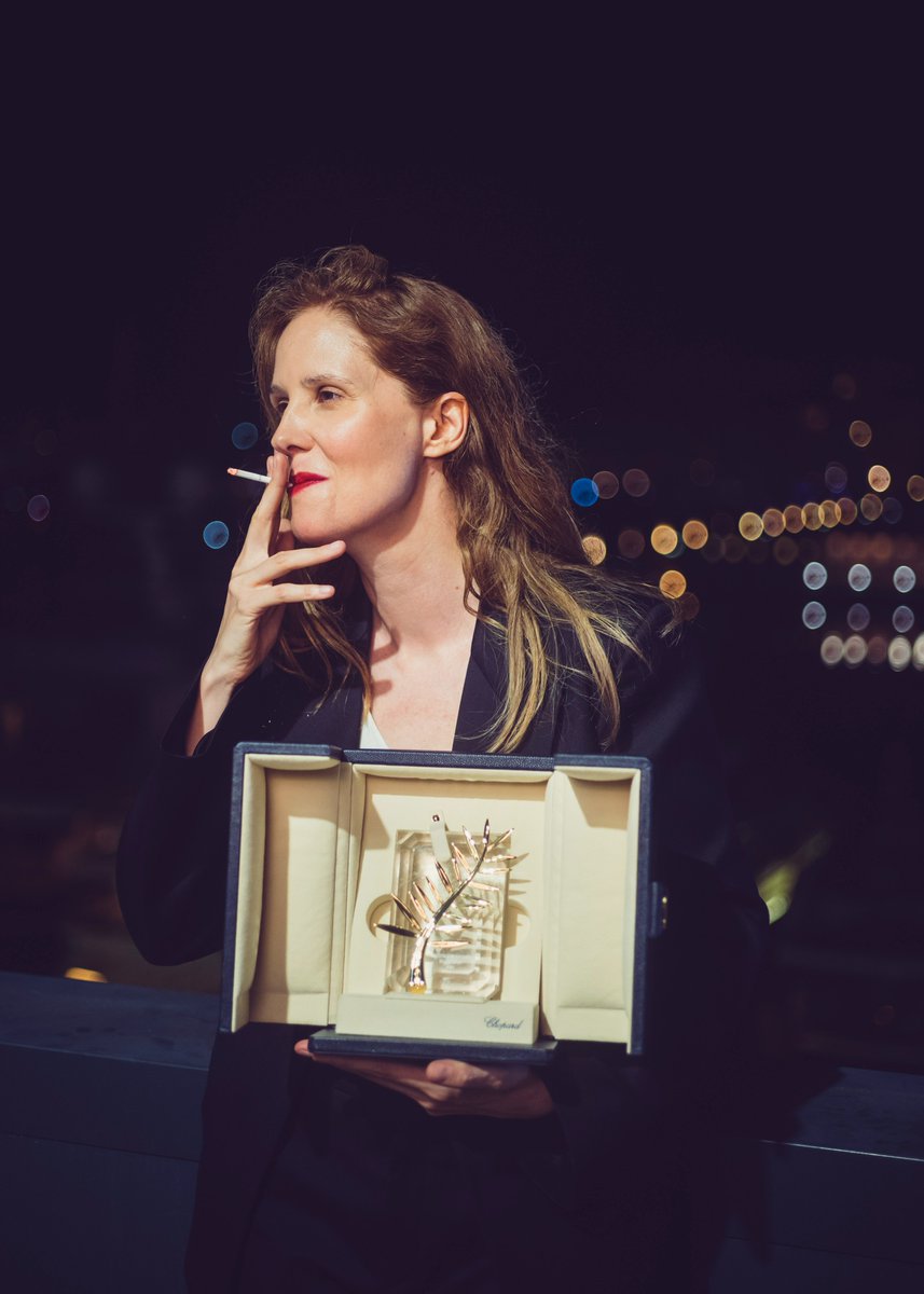 A 44 ans, Justine Triet est la plus grande cinéaste française en ce moment. On ne peut que féliciter le jury mené par le Suédois Ruben Ostlund pour ce choix.  

📸 <a href="/MartinColombet/">Martin Colombet</a> pour Libération   

Lire : bit.ly/42brbuT