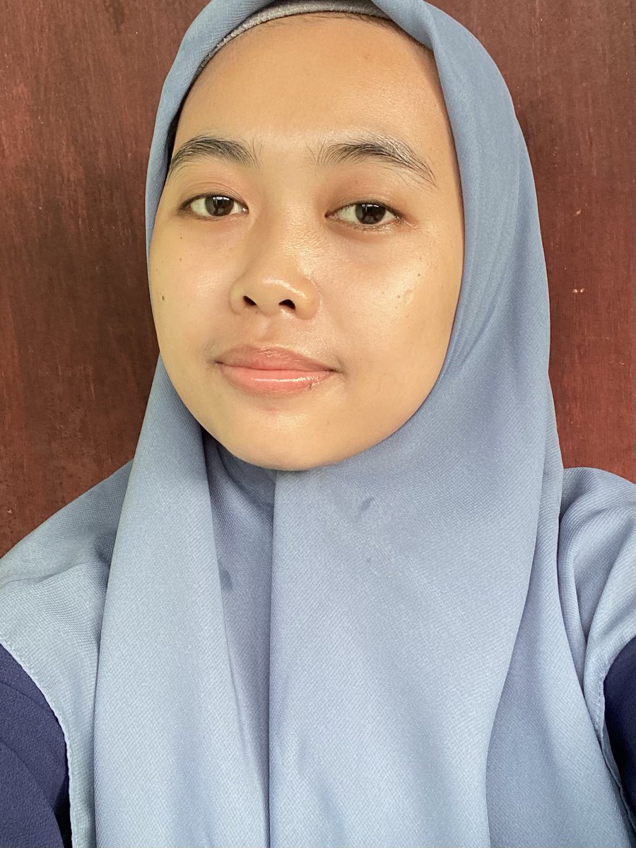 salah satu caraku untuk menjaga kulitk biar ga kusam &amp; selalu cerah setiap saat: pake skincare dengan kandungan vitamin c.

simak thread ini kalau kalian lagi nyari serum vit.c yang affordable &amp; gentle cocok dipake pemula.😉