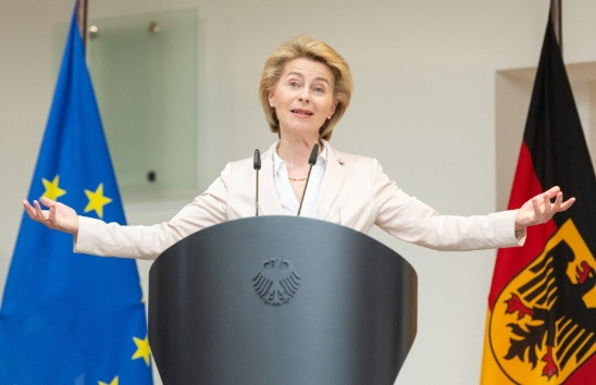 Die EU-Kommissionspräsidentin, ihr Mann und die mRNA-Impfstoffe

Ursula von der Leyen verweigert weiterhin Auskünfte über die auf WhatsApp mit dem Pfizer-Chef ausgeküngelte Bestellung von Covid-Impfstoffen für mehr als 70 Milliarden Euro. Übrigens, so ein Zufall, verdient auch…