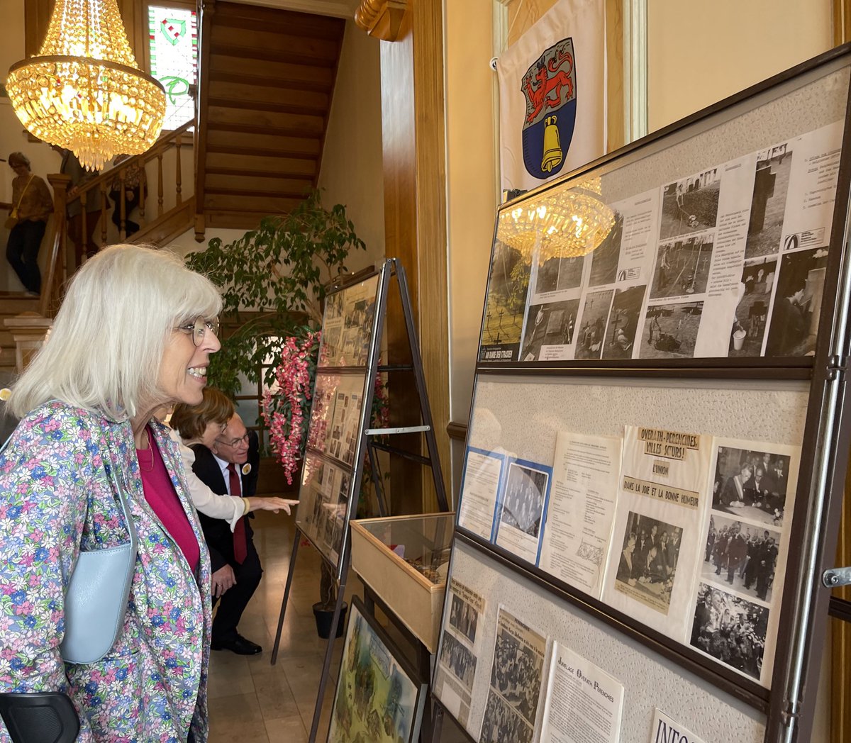 brigitte_liso's tweet image. Célébration du 50ème anniversaire du jumelage de #Pérenchies et d&apos;#Overath en Allemagne 🇫🇷🇩🇪

Karim Louzani, Maire de Pérenchies et
Christoph Nicodemus, Bourgmestre d&apos;Overath ont signé la charte de renouvellement de cet engagement pour une paix durable et une #Europe unie 🇪🇺
