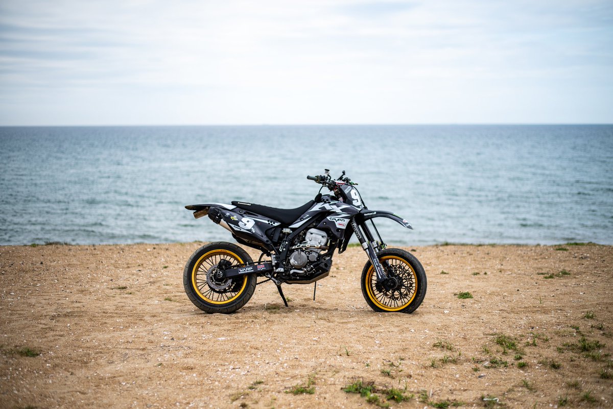 Nirvashhhhhh's tweet photo. 今日の砂浜モタード

#KAWASAKI
#DTRACKER250
#モタード
#宗像 https://t.co/jnM1We11LS