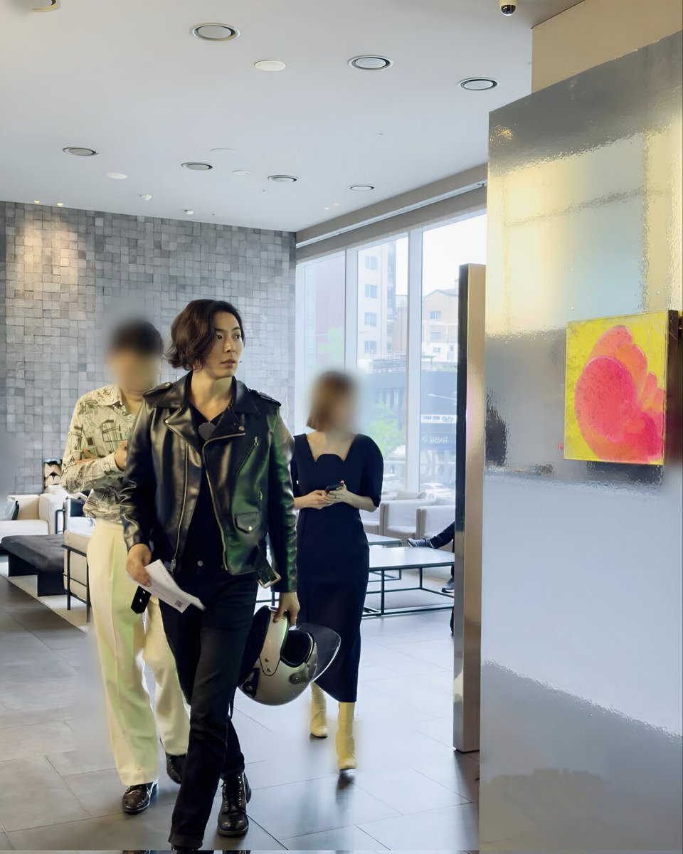 im_jaehooked's tweet photo. [2023.05.28] We are blessed by Jaeuck's appearance at an art exhibition today! It makes perfect sense why did he want to play Prince Hanpyeong,  a person obsessed with art! 😅 and the caption by Ms. Julie is so on point.  Everyone will be mesmerized at KJU when he walks in a room https://t.co/5XJV8juNWU