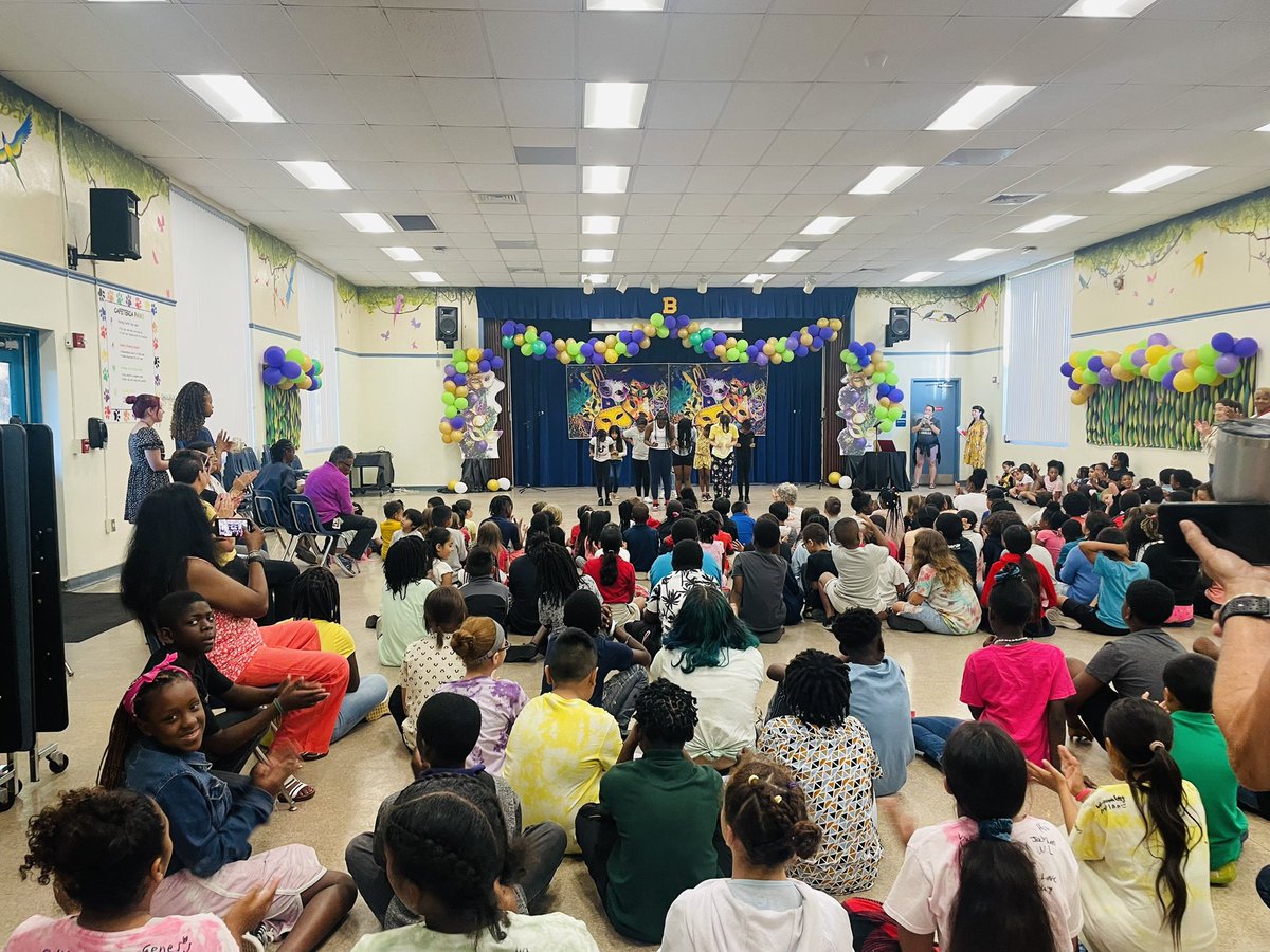 BrowardElem's tweet photo. One final encore performance from our Tiger chorus and steppers on the last day of school!❤️ @TransformHCPS  @Community_Sch  @Mrsjp7  @Mrs_Gallina https://t.co/xoWzRulSgS