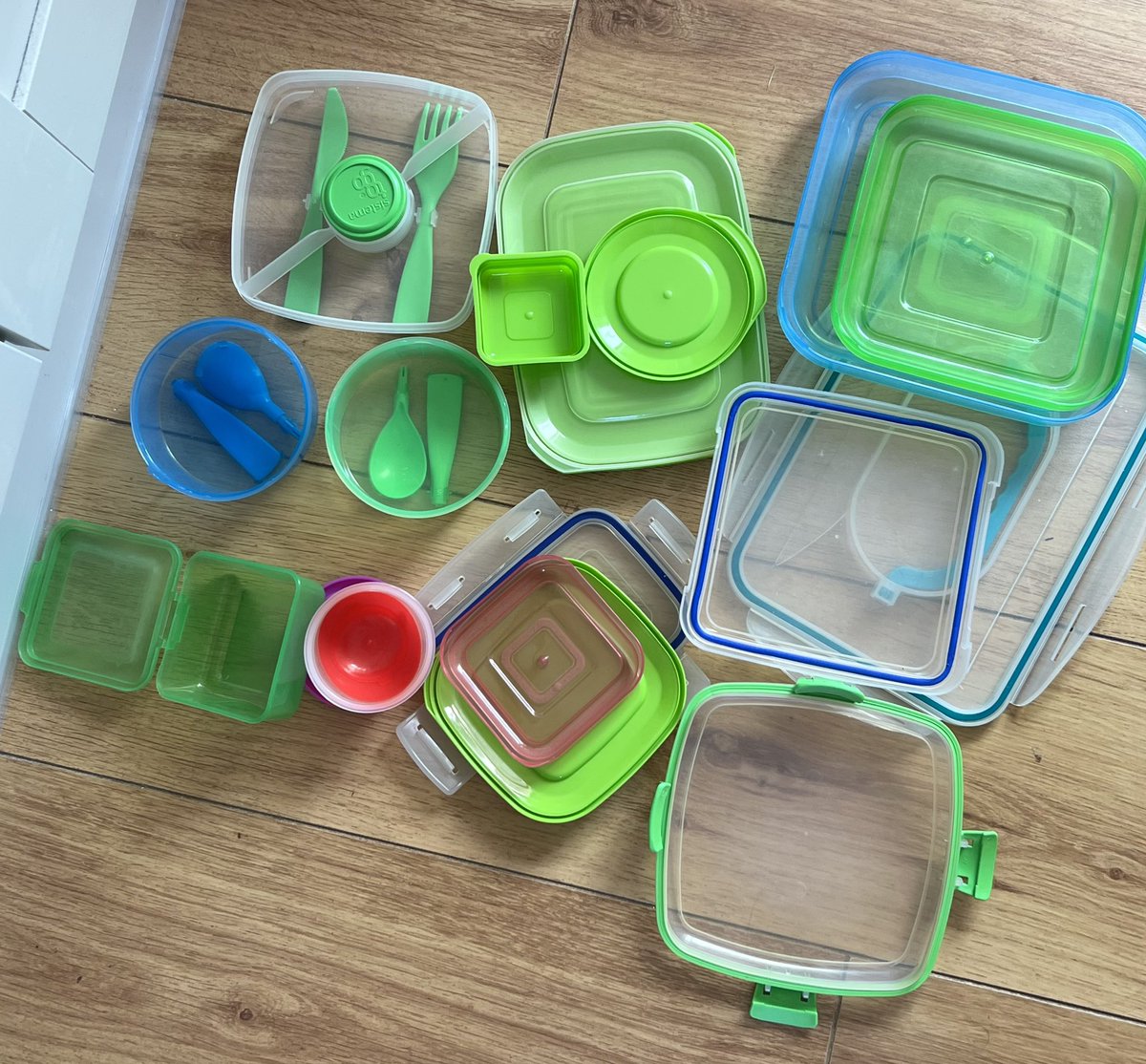 Mandy Cove tweet media