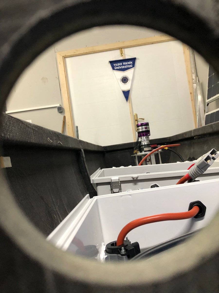 solarboatytu's tweet photo. ⭐Teknemizin elektrik ve batarya panolarını, sevk sistemini ve bu sistemlerin tesisatını tamamladık. Monaco sularında ülkemizi ve okulumuzu en iyi şekilde temsil edebilmek için tüm gayretimizi gösteriyoruz.
@yachtclubmonaco  @proftameryilmaz @profhuseyin 
#energyboatchallenge https://t.co/09m1AraAyW