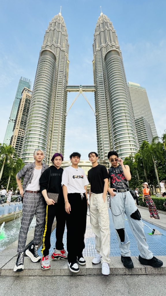vxonofficial's tweet photo. nice to see you 🇲🇾 
#VXON https://t.co/tVHOobJRkT