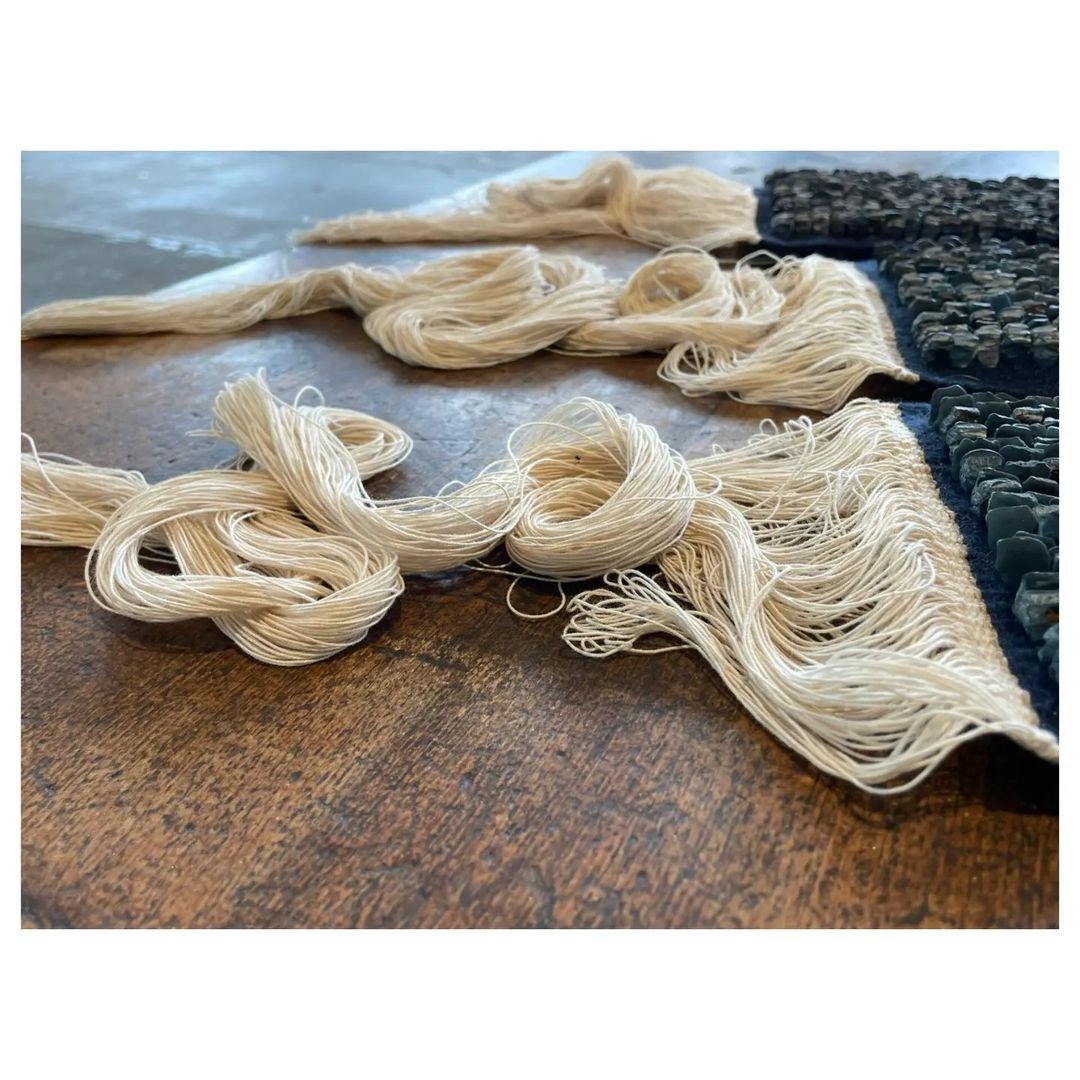 62Group's tweet image. Posted @withregram • @janevwalkley Thanks to my beautiful friend @lindapearlizan for this image.

This is from work showing with @the62group at @sunnybankmills. The exhibition is open until 2 July.

#tailored #warps #TapestryWeave #SiteResponsiveArt