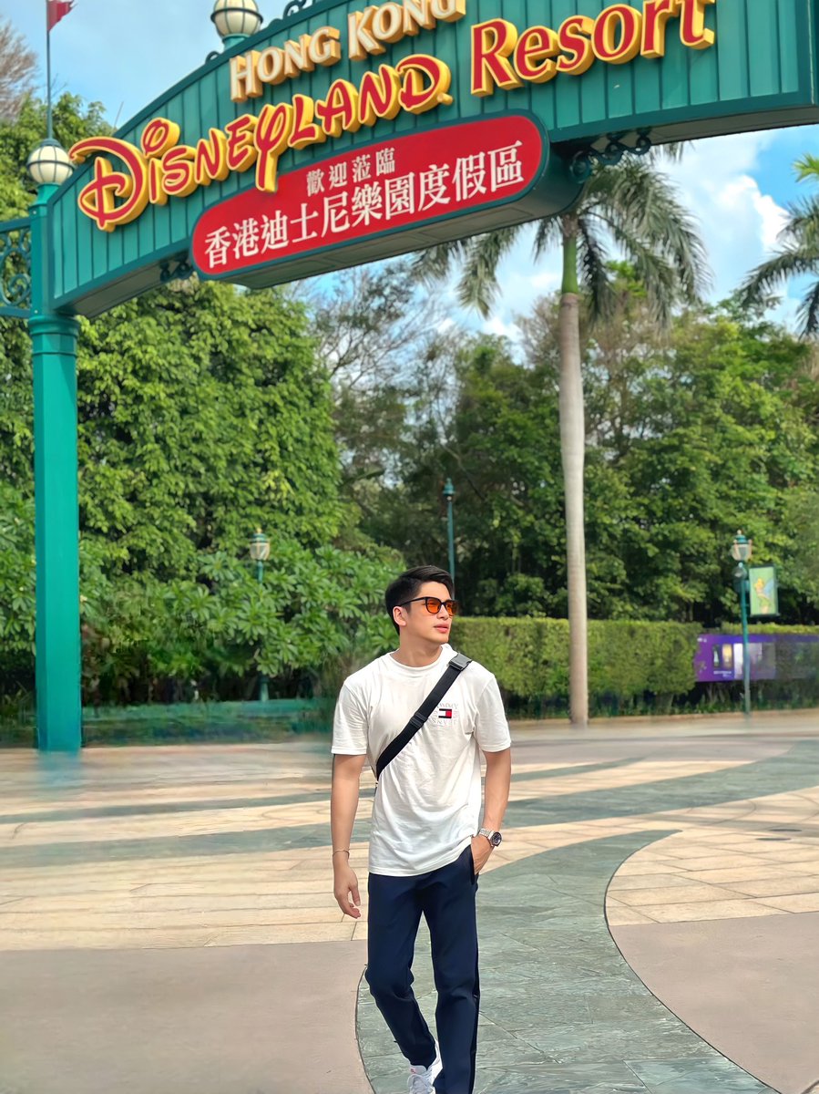 princeclemente8's tweet photo. Happiest Place On Earth 🎢 https://t.co/xjLhFpP6Mo