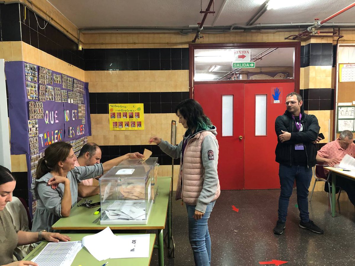 Quan tenim la força suficient aconseguim coses que semblaven impossibles, fem polítiques valentes i transformadores.

🗳️ Les nostres candidates per #València, #Alacant i #Castelló ja han votat.

🔻Amb el cap, el cor i la memòria, per un futur millor, #ValentiaPerATransformar! 🟣