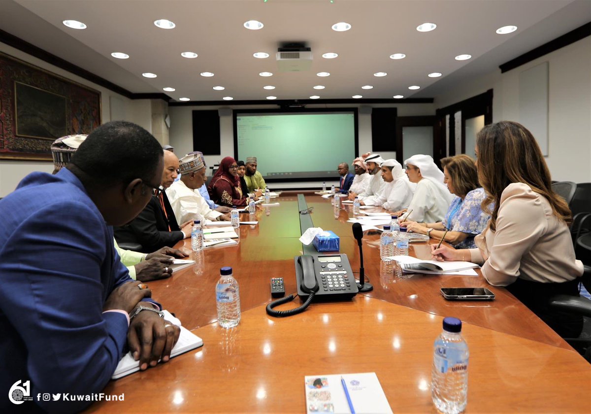 إستقبل مدير عام #الصندوق_الكويتي بالوكالة وليد شملان البحر رئيس مجلس التوجيه والرقابة للهيئة العليا للوقف في جمهورية النيجر ورئيس الوزراء الأسبق للنيجر, والأمين العام السابق لمنظمة التعاون الإسلامي الدكتور حامد الغابد والوفد المرافق له.

وقد حضر الاستقبال عدد من مسؤولي الصندوق.