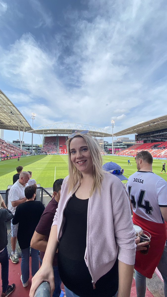 MrFanatic030's tweet photo. De laatste van het seizoen. #UTRemm met @DeniisedG ❤️ nu precies nog 3 maanden voor we ons #jochie kunnen verwelkomen. #UUUU @fcutrecht vs @FC_Emmen @Galgenwaard030 @CoachJustinL #Thuis #030 #Utrecht https://t.co/YLyX61qk5A